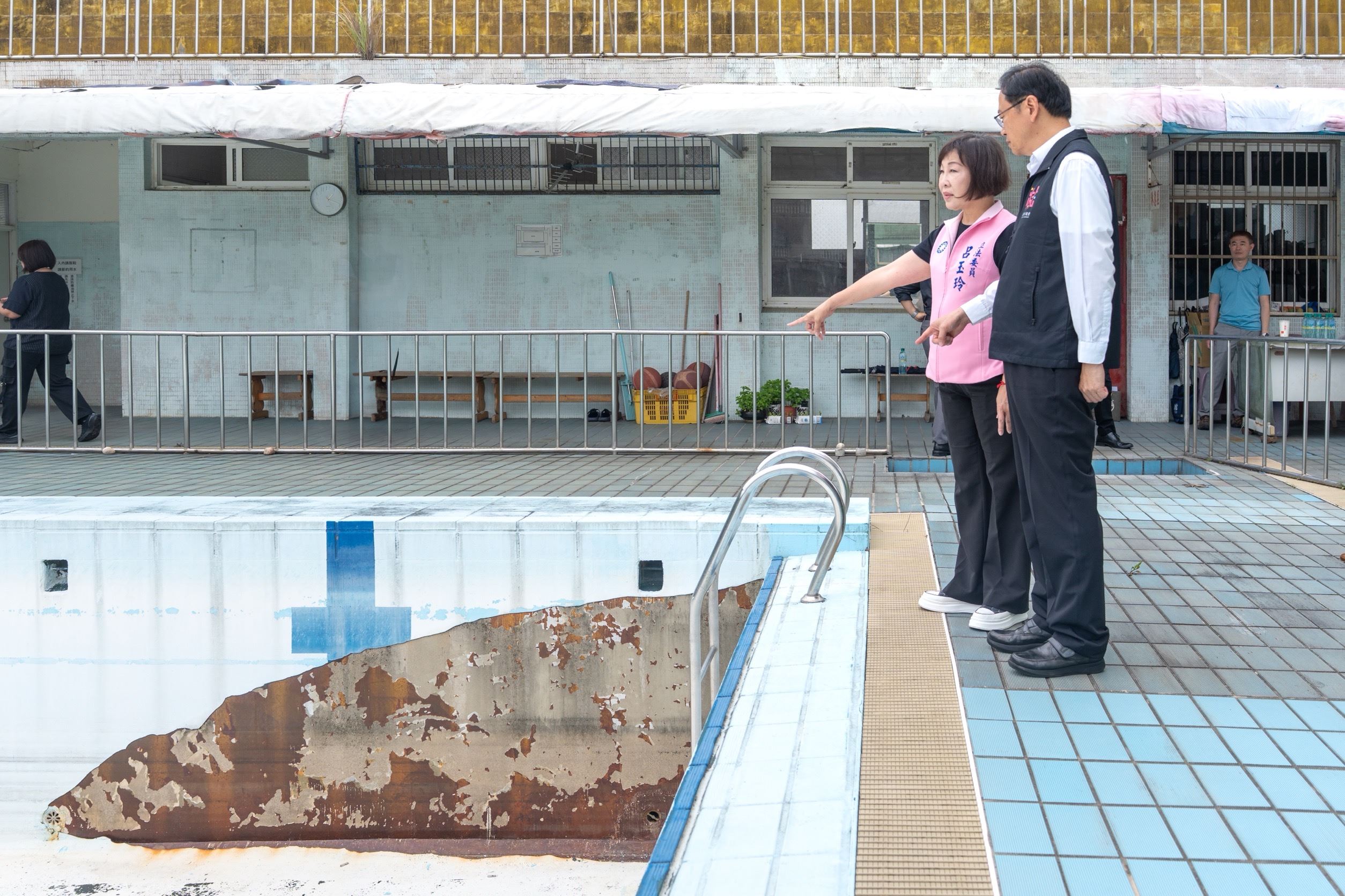 平鎮游泳池設施老舊、損壞嚴重