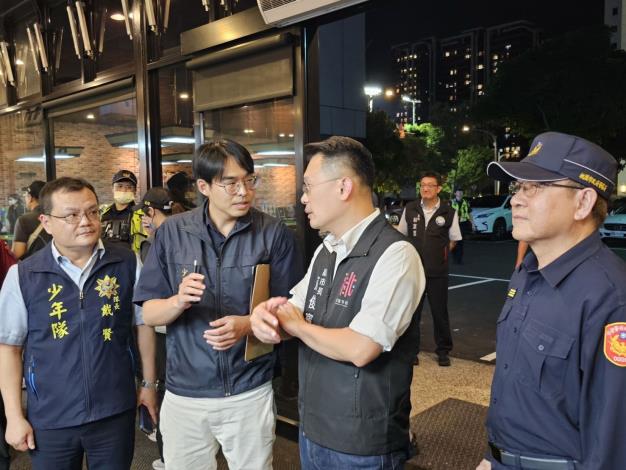 警察局同仁向蘇副市長說明稽查重點