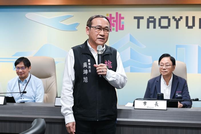 警察局長吳坤旭榮退