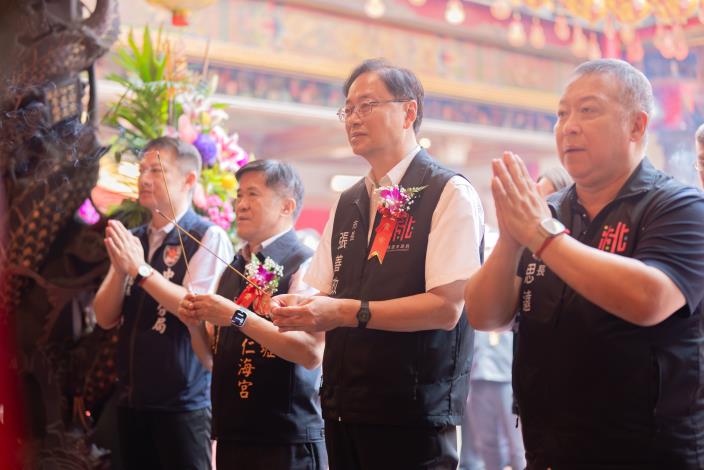 張市長上香祈福