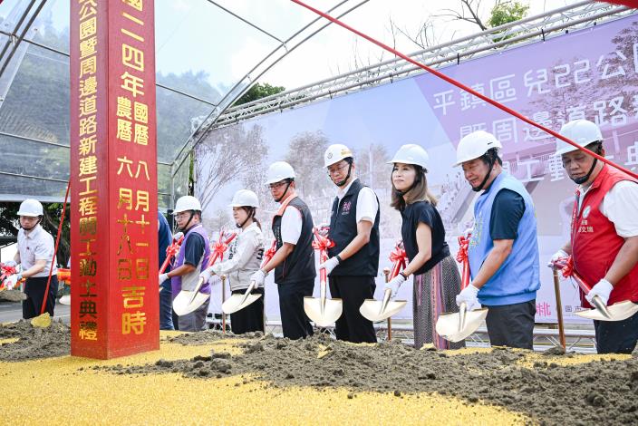 張市長及來賓執鏟動土