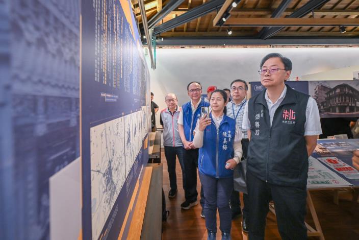 張市長參觀成果展