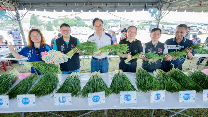 張市長與貴賓開心合影