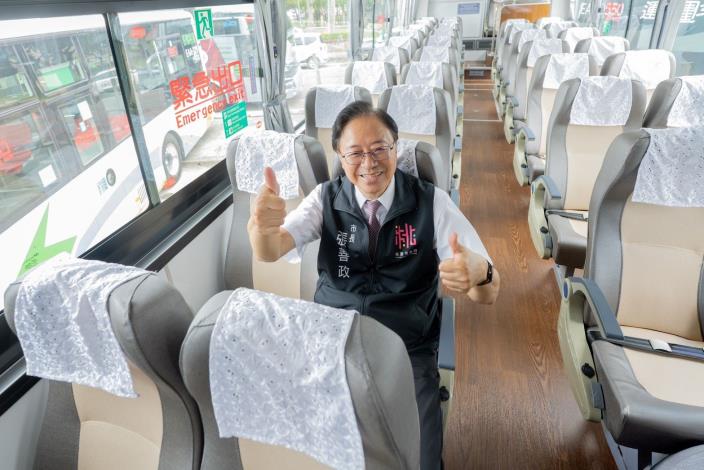 張市長試乘城際型電巴