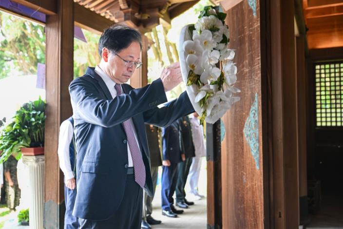 張市長獻花