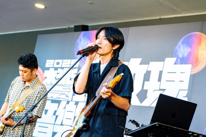 東波樂團開場表演