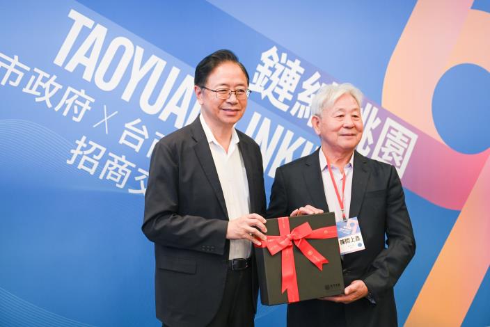 張市長與寧波台協會會長陳闕上鑫合影