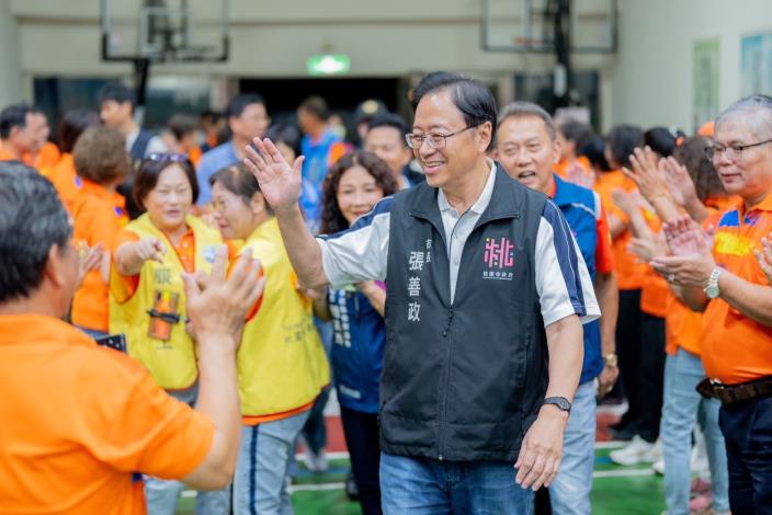張市長出席菓林社區中秋晚會