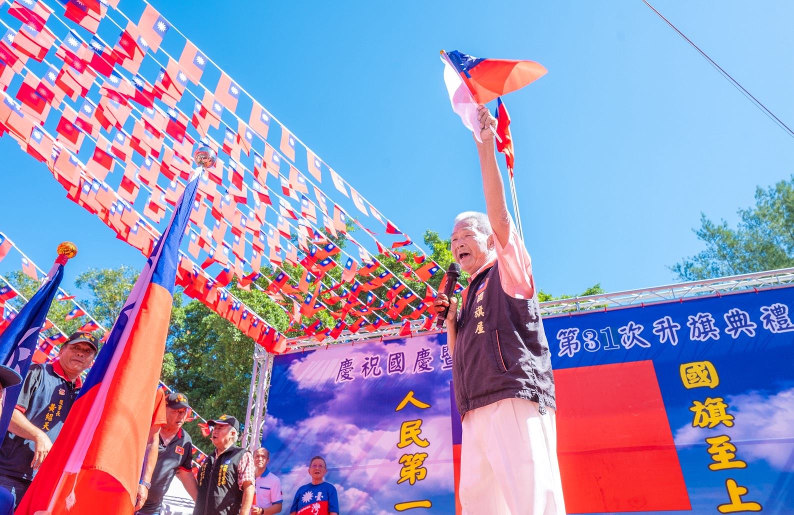 國旗屋升旗主辦人張老旺先生