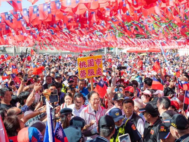 張市長參加國旗屋升旗典禮