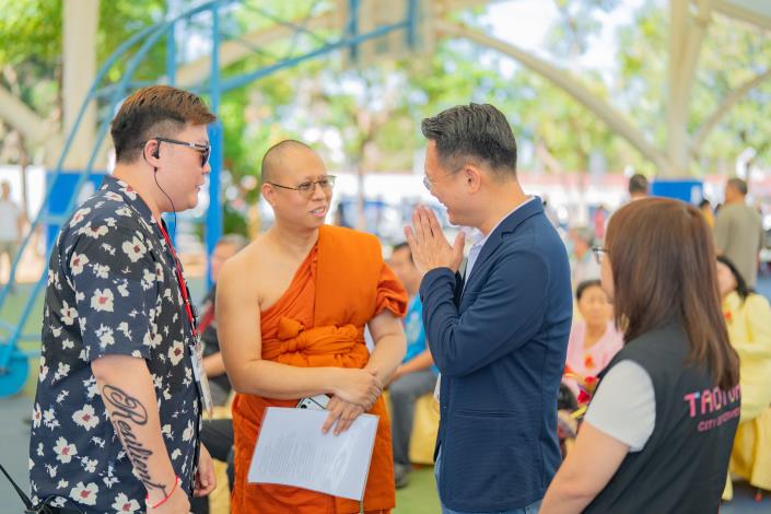蘇副市長與泰國僧侶互動