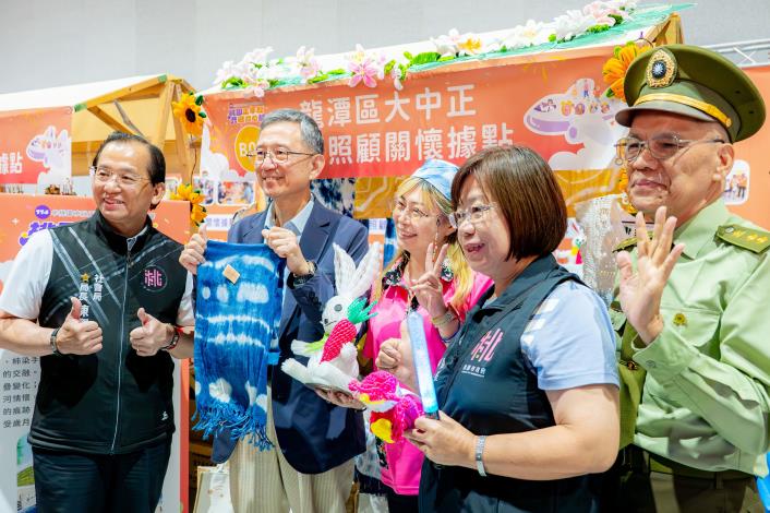 王副市長與貴賓們合影