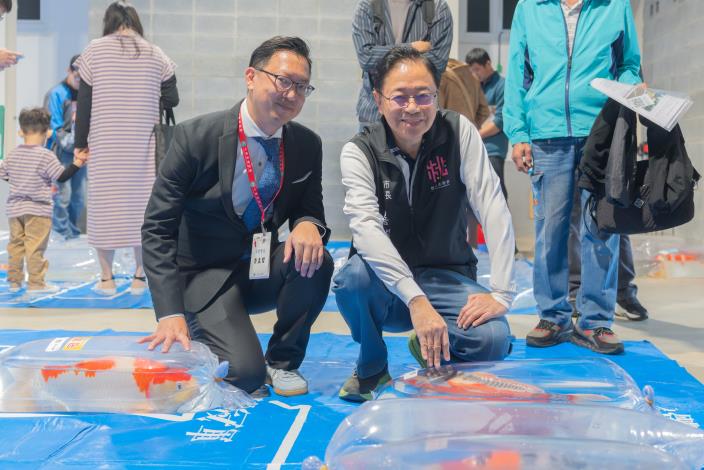 張市長與中華愛鯉協會理事長李孟哲合影