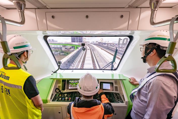 張市長關心列車動態測試狀況