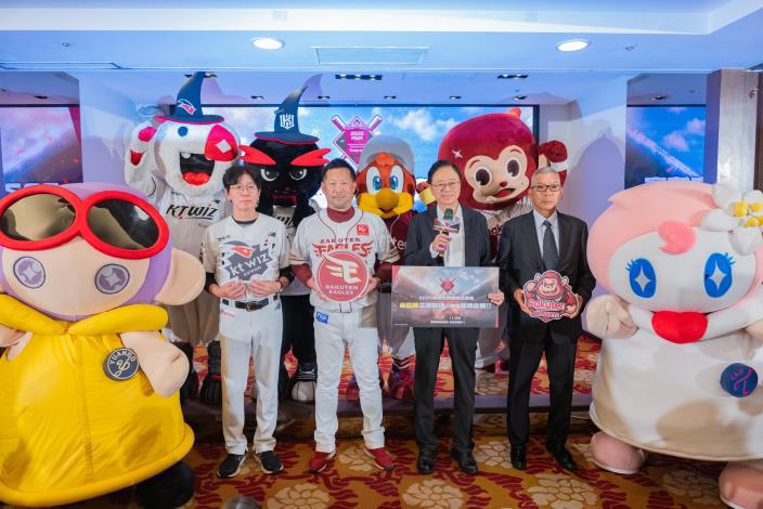 張市長與球隊總教練合影