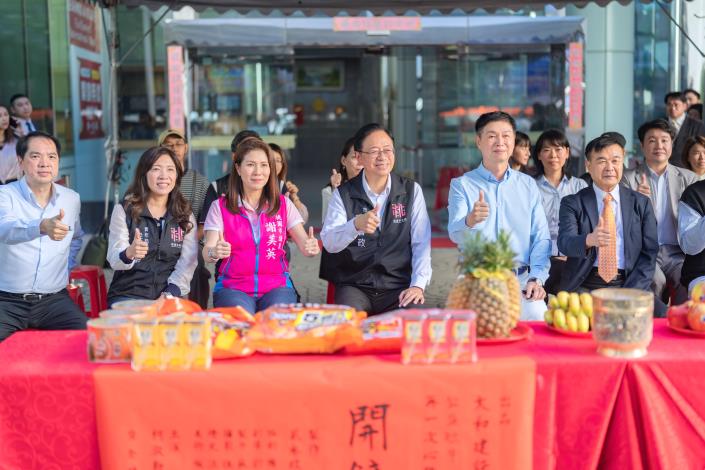 張市長與貴賓合影