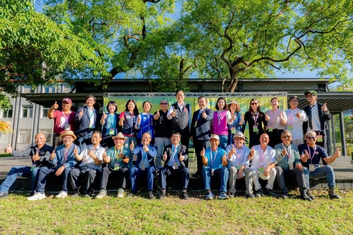 「虎頭山大地藝術節」開幕歡迎會大合影