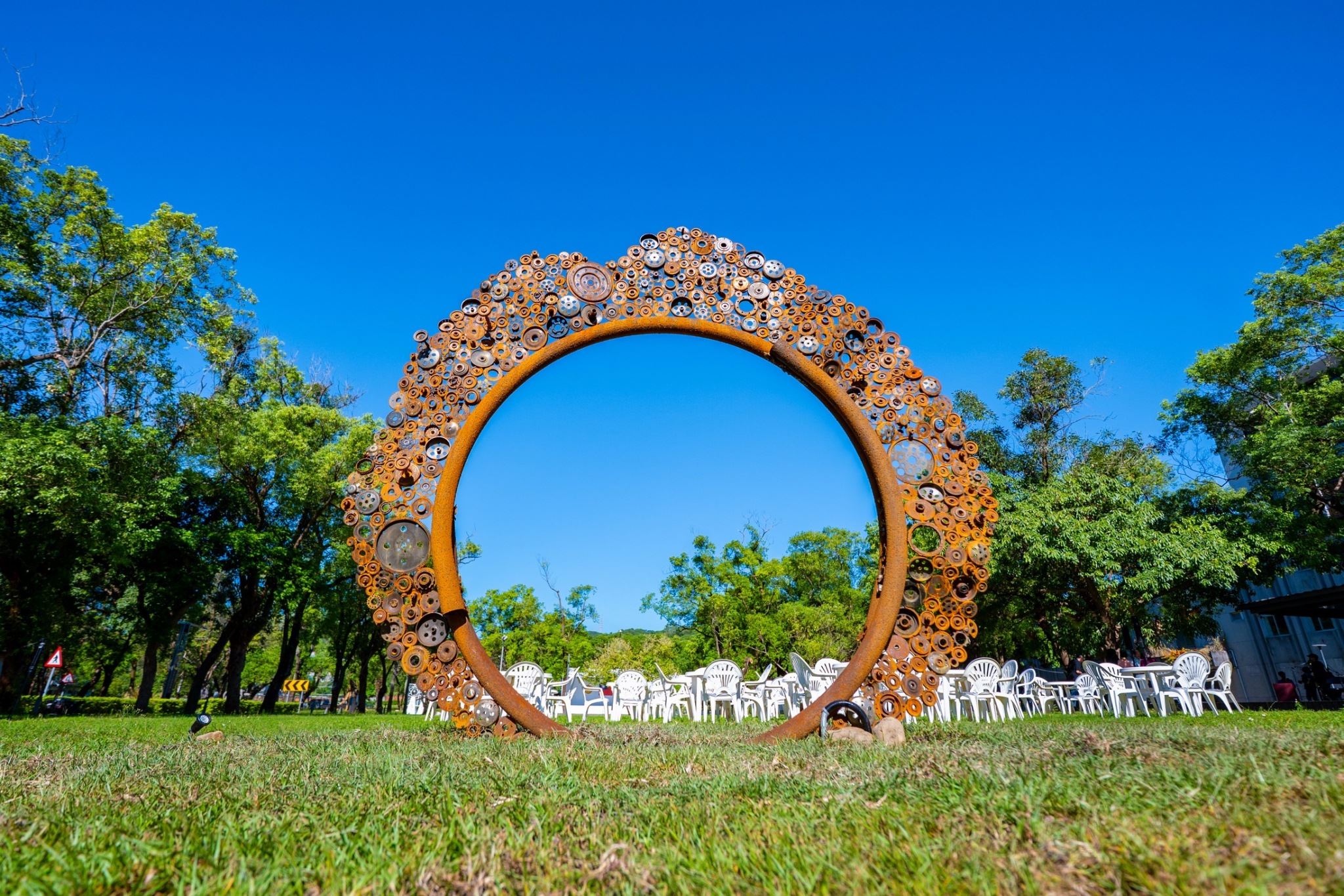 現地創作藝術作品:太陽門-花