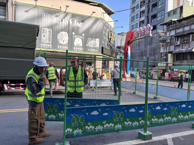 桃市府展開文化街圍籬架設