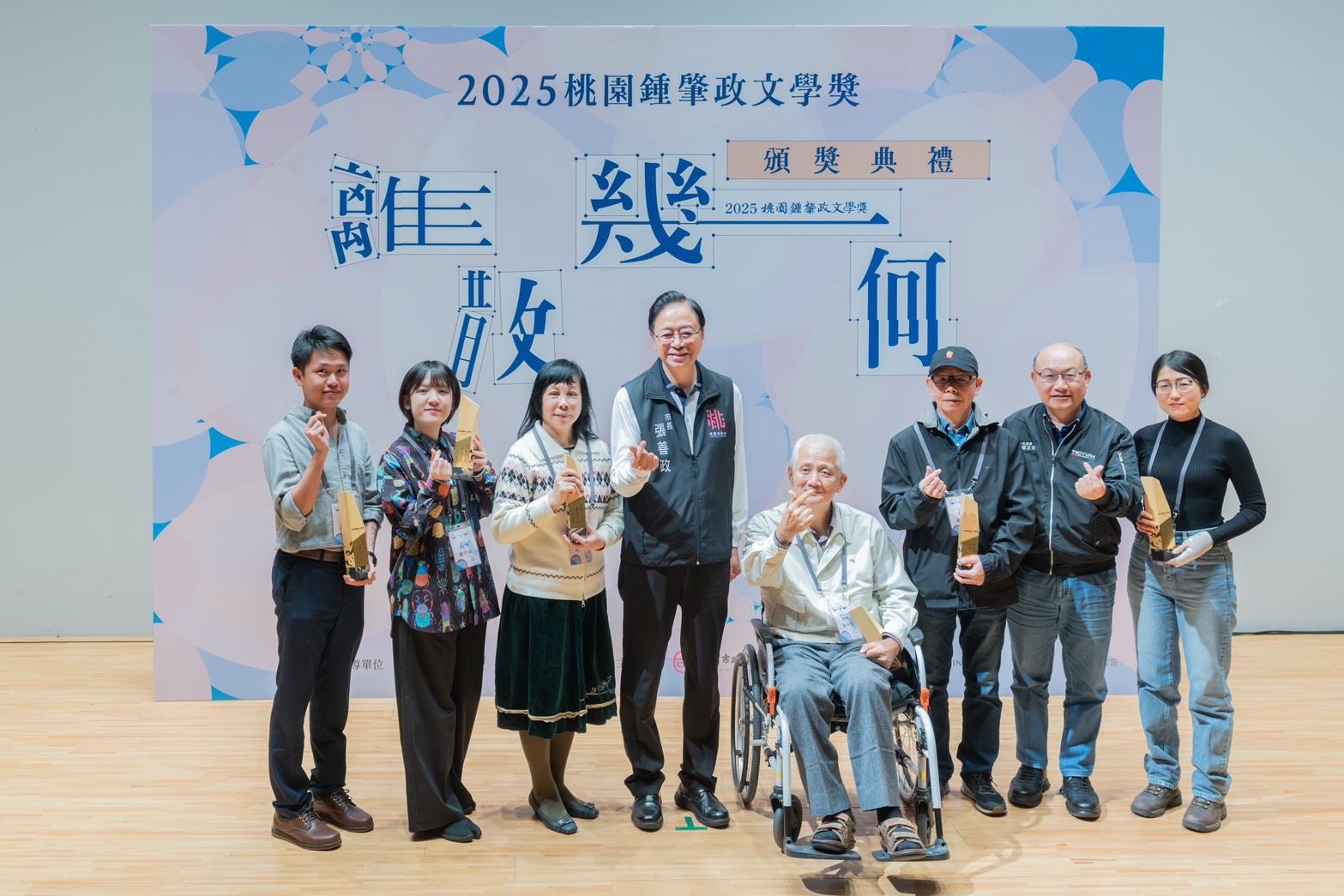 張市長與獲獎者合照
