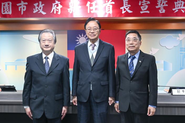 張市長與新任主計處長蔡進滿及政風處長廖常新合影