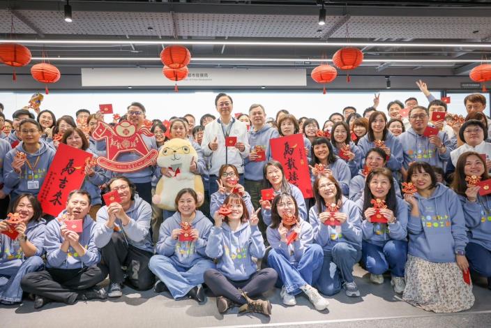 張市長率市府團隊辭歲 祝市民及同仁「馬載祿厚」福氣滿滿