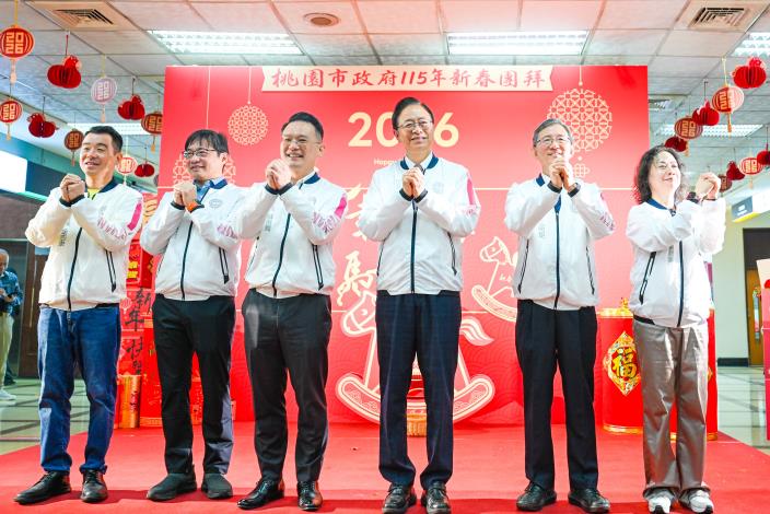 張市長與府層長官向全體同仁及退休人員拜年