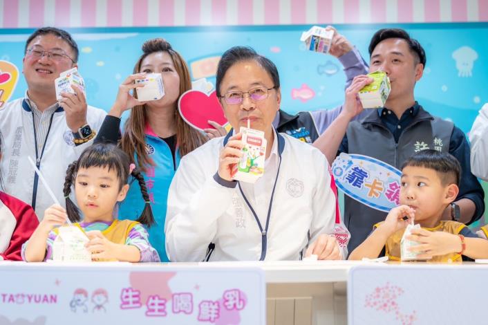 市府強化靠卡兌領系統，確保每位學童都能順利領取鮮乳或豆漿