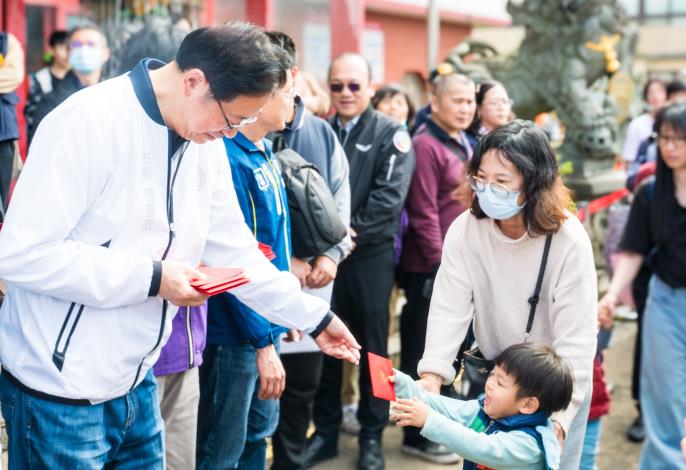 張市長發放福袋