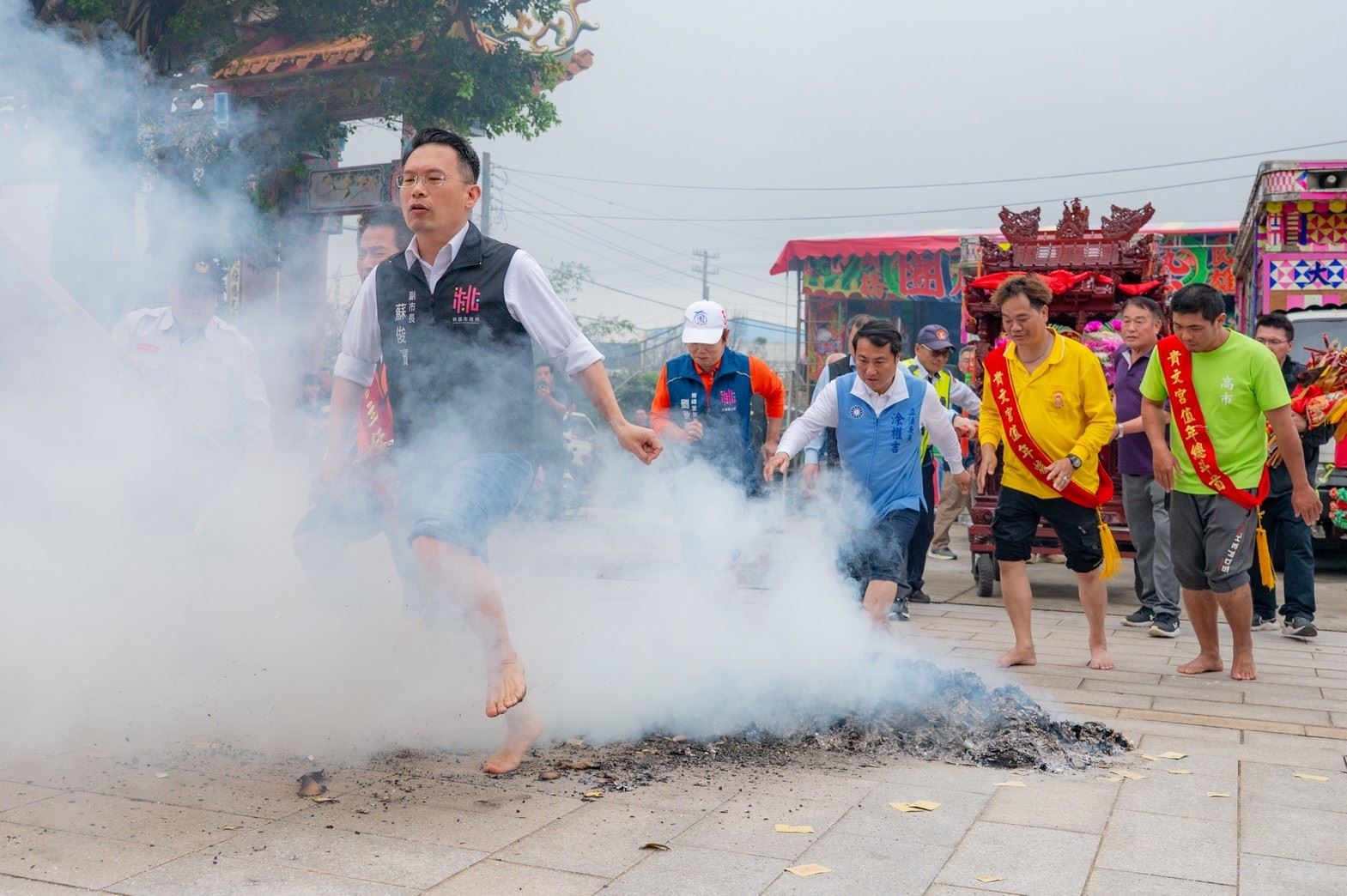 蘇俊賓:延續內海百年信仰,再度赤腳過火迎新春
