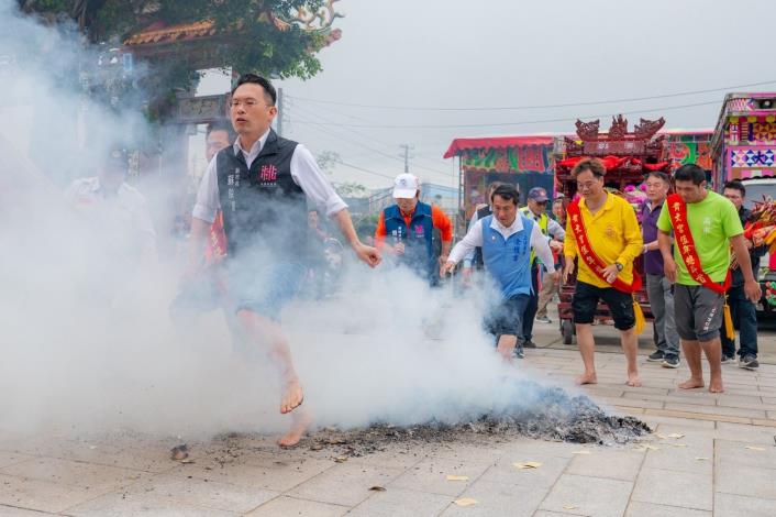 蘇俊賓：延續內海百年信仰，再度赤腳過火迎新春