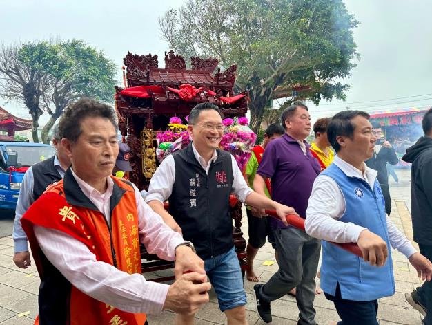 蘇副市長陪同九府千歲、媽祖及眾神尊遶境祈福