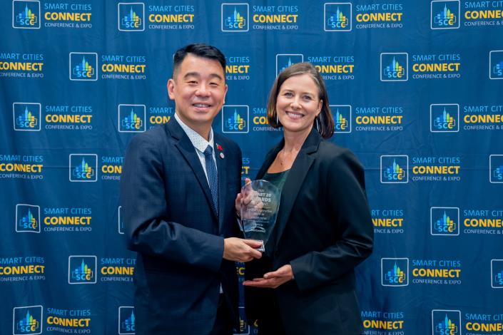 主辦單位Smart Cities Connect Chelsea McCullough博士與金志聿副秘書長合影