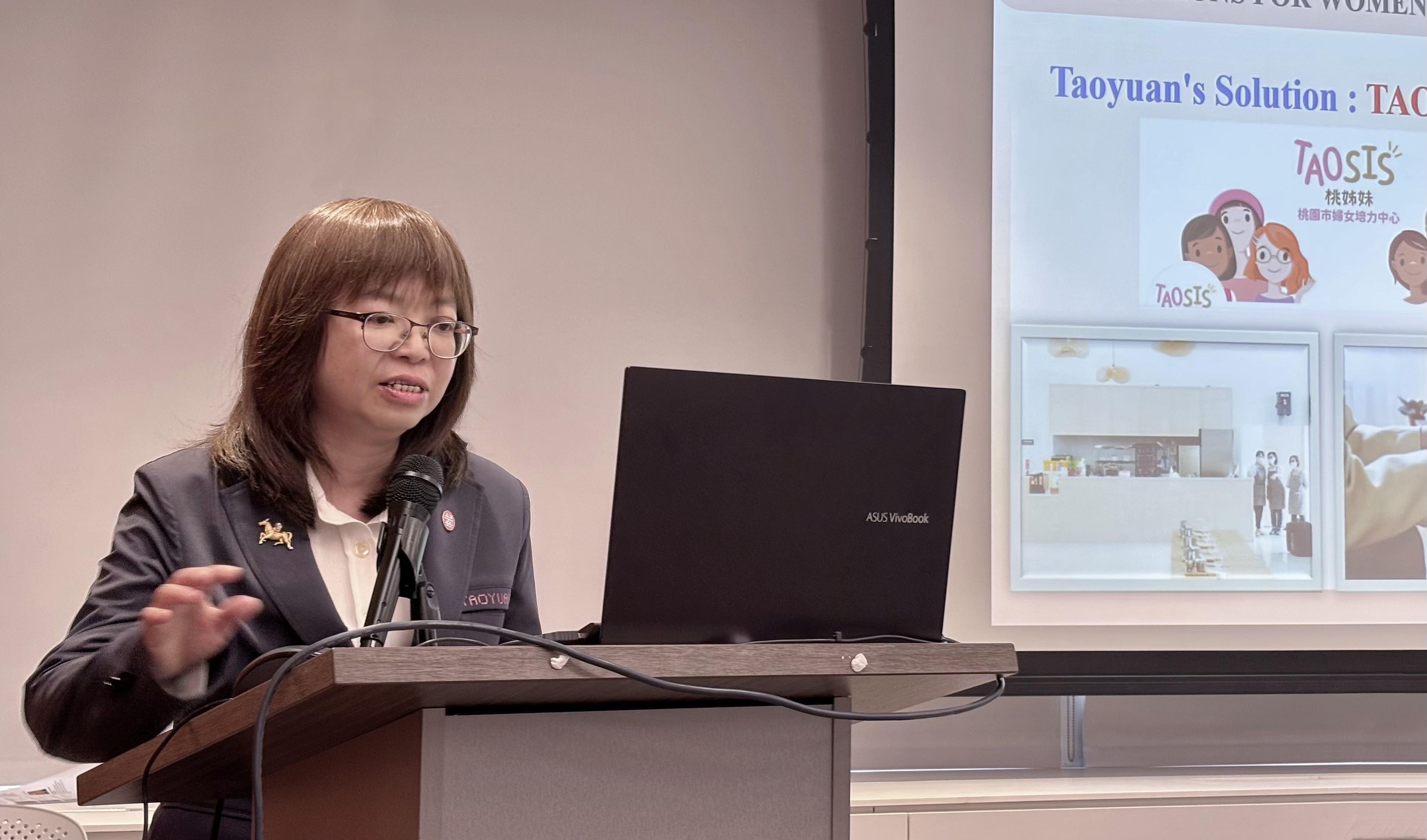 婦幼局杜局長於論壇中分享桃園在婦女經濟賦權上之作為