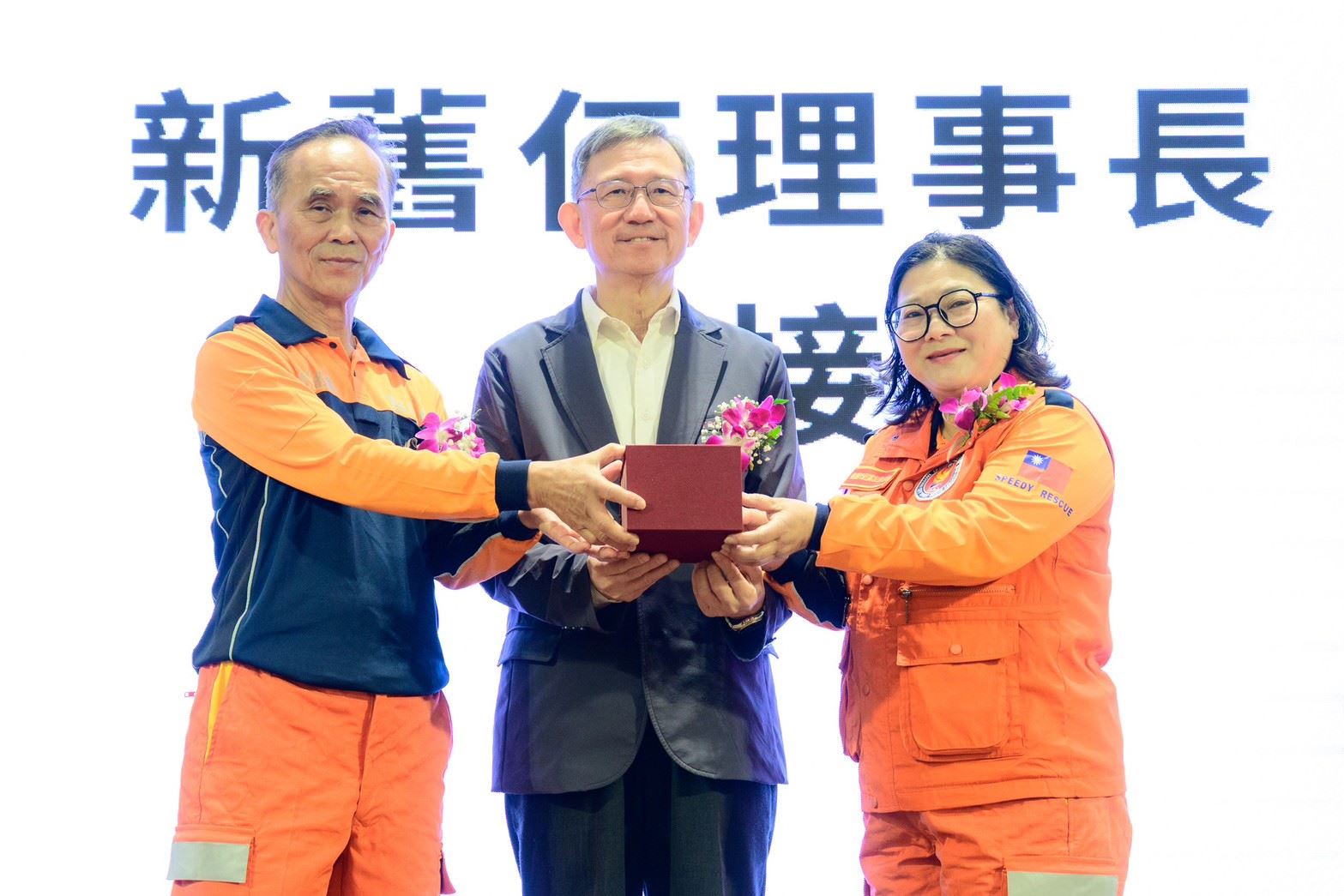 王副市長見證新舊理事長印信交接