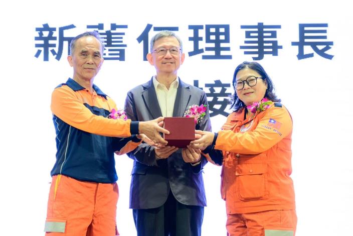 王副市長見證新舊理事長印信交接