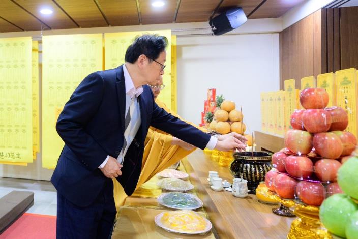 張市長上香祈福