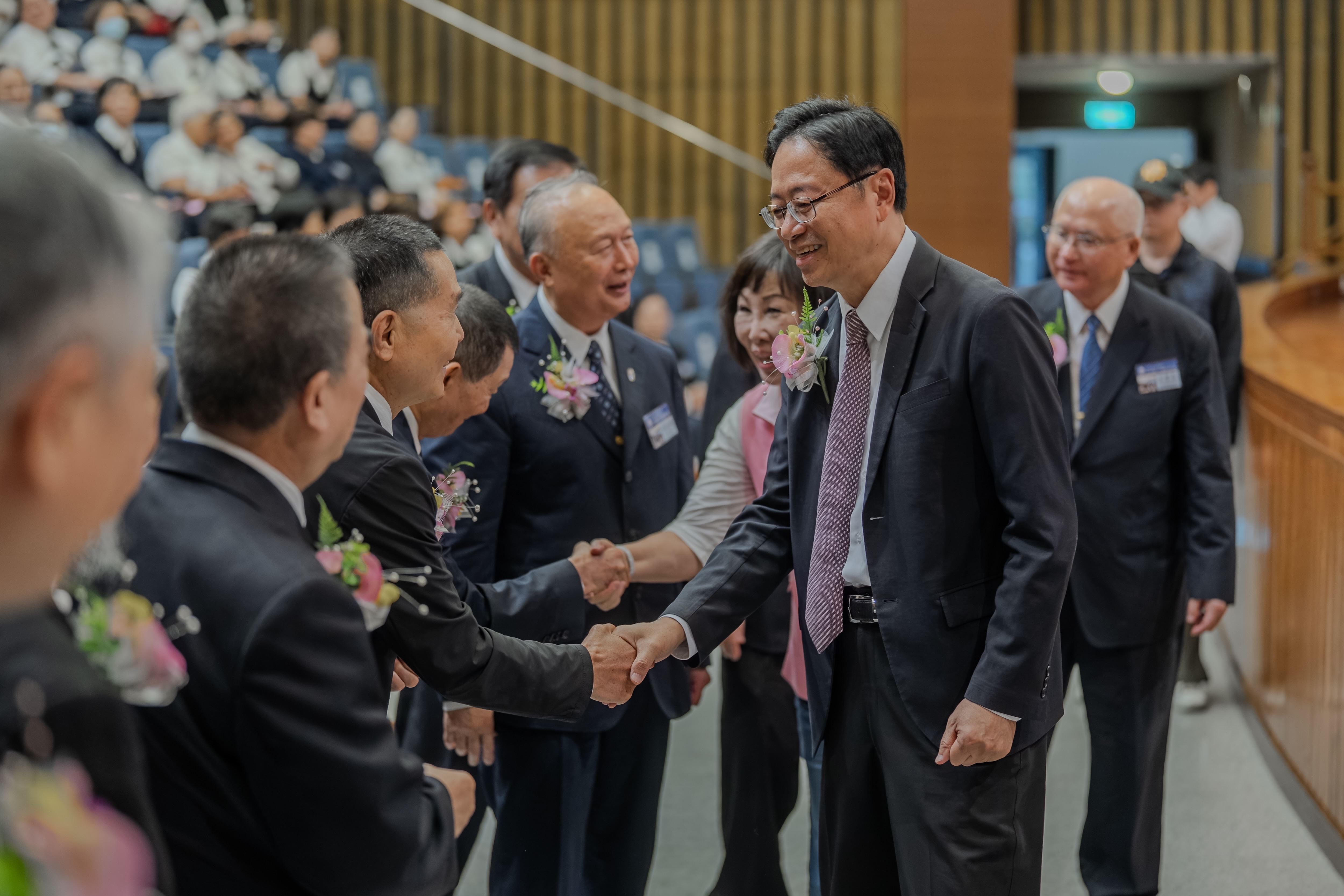 張市長指出，一貫道長期投入公益服務，包括推動「食享冰箱」等機制