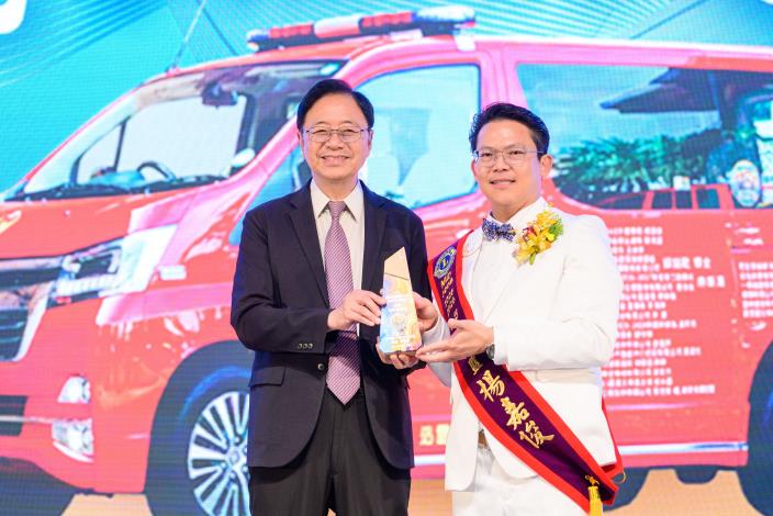 張市長與國際獅子會300B 5區現任總監楊嘉俊合影