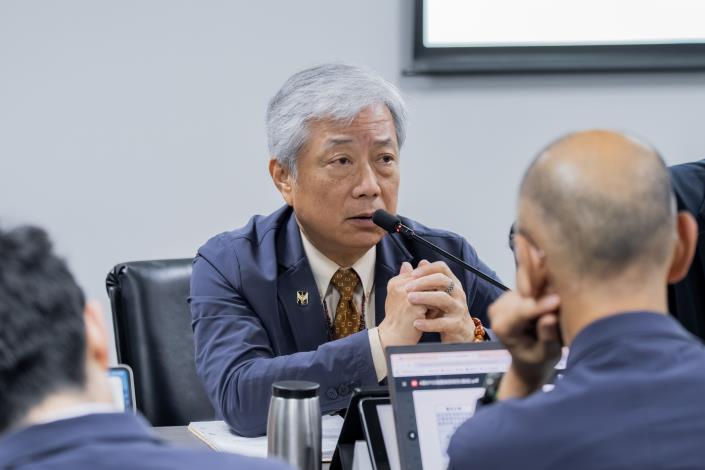 法務局長賴彌鼎說明