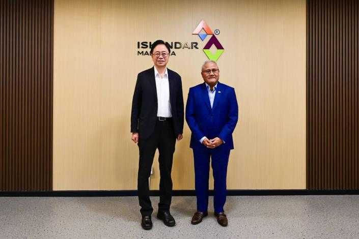 桃園市長張善政與IRDA執行長Dato’ Haji Mohd. Noorazam bin Dato’ Haji Osman合影