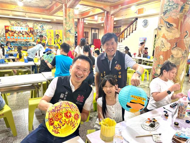蘇俊賓鼓勵小朋友盡情發揮創意