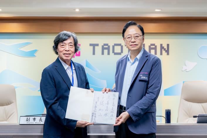 張市長與當代書畫藝術家朱振南