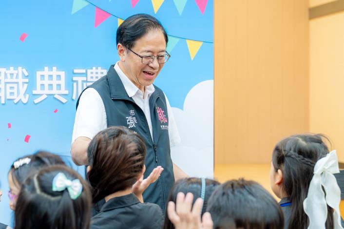 張市長與小朋友互動