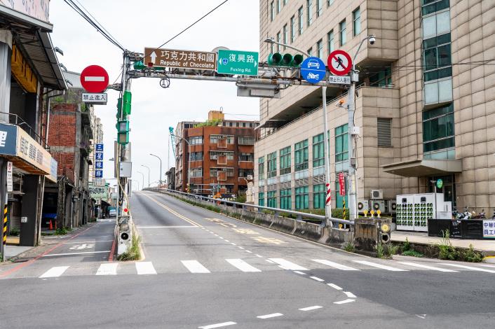 防空演習時交通車停人疏散