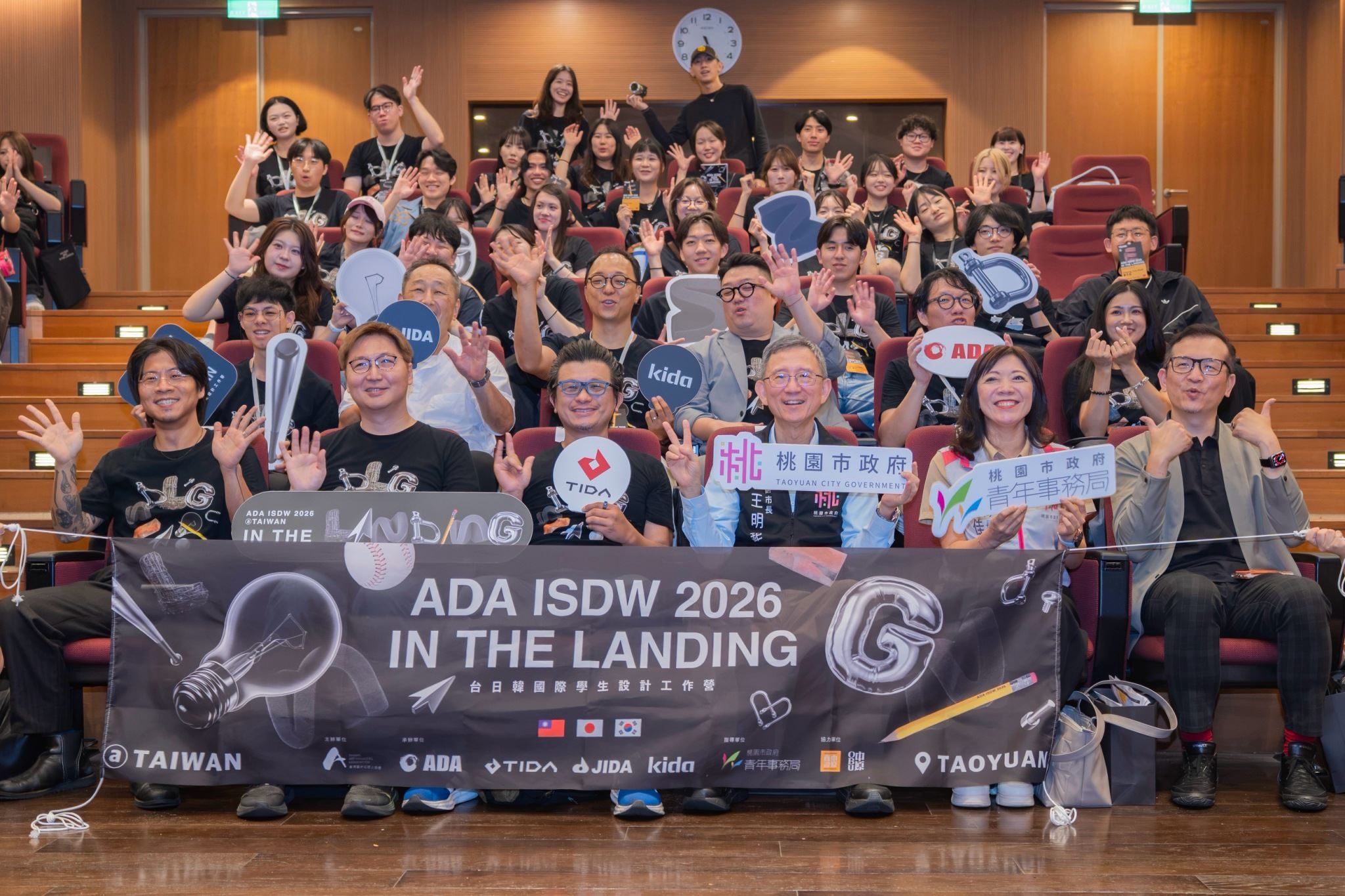「IN THE LANDING」呼應桃園持續成形的城市特質