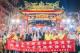 張市長與來賓於景福宮前合影