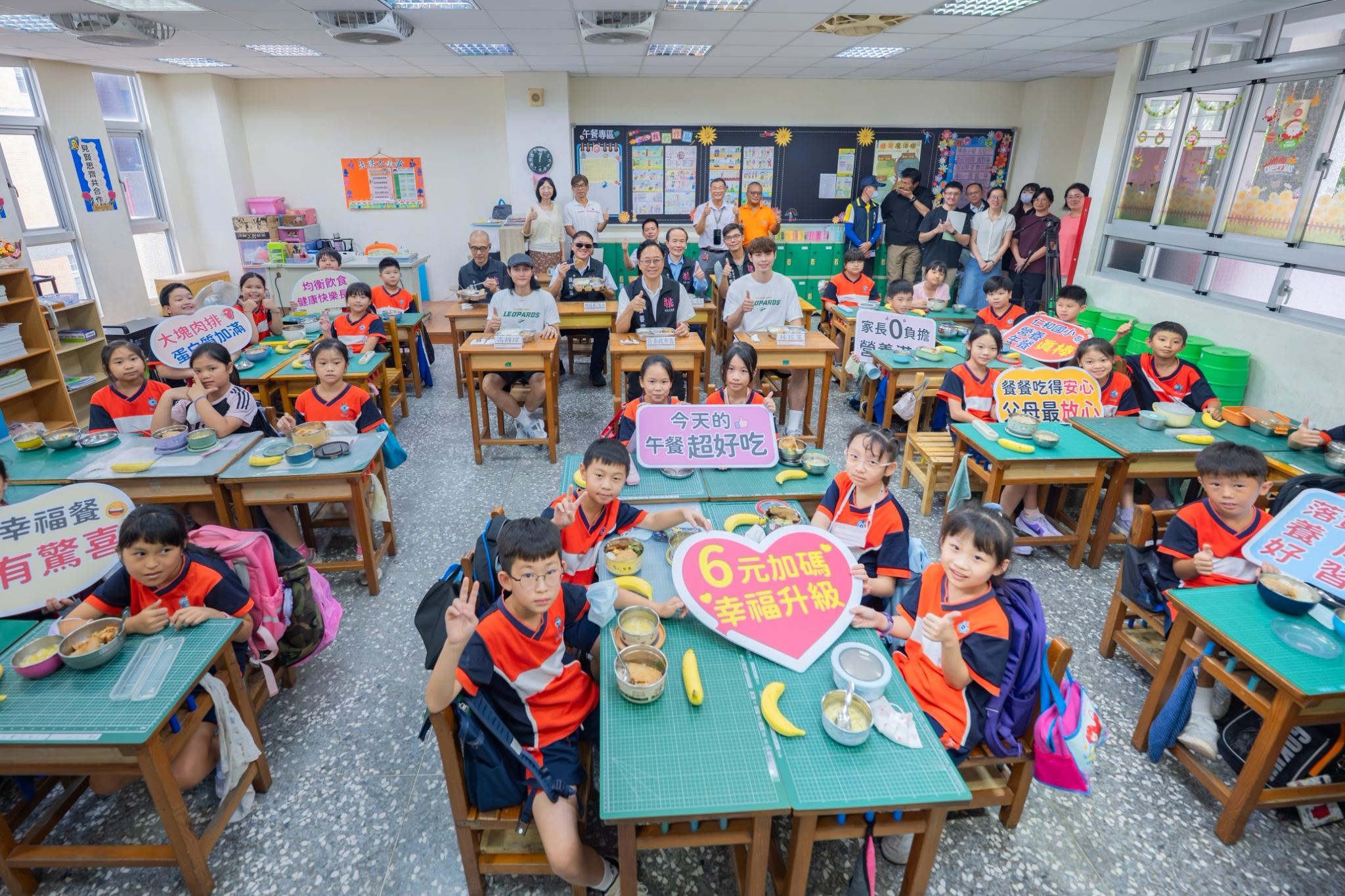 115學年度第1學期關心國中小學生免費營養午餐記者會大合照