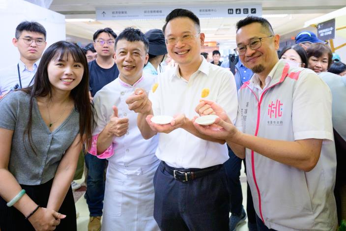 蘇副市長品嘗客家美食