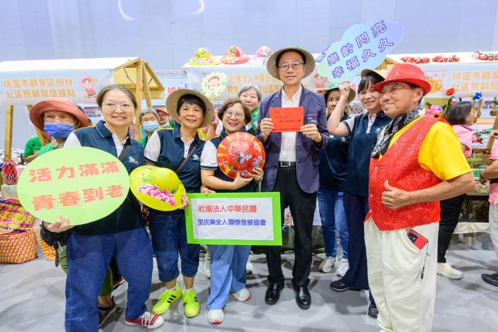 市長與貴賓合影